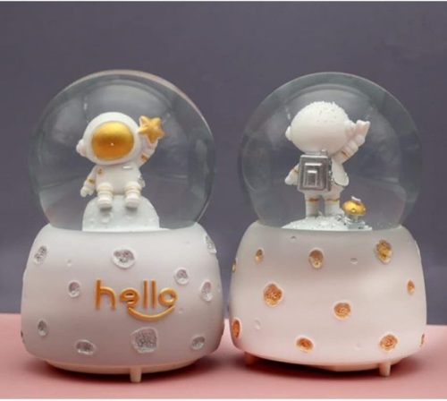 Kar Küresi Orta Boy Pilli Astronot - 2
